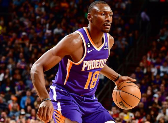 赛后菲尼克斯太阳调整名单以备亚冠窗口期AC米兰调整名单以备亚冠，克里夫兰骑士刷新队史纪录备战NBA季后赛都惊呆了的简单介绍