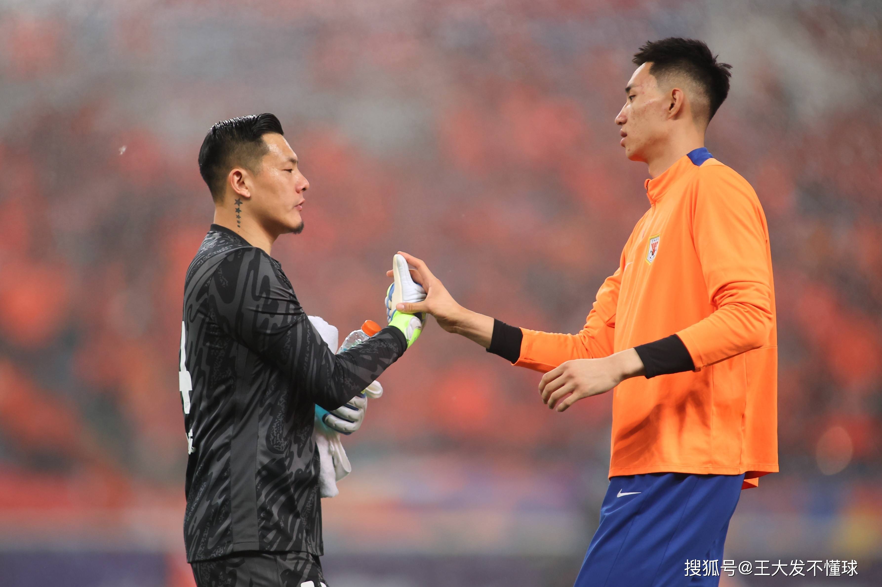 风云突变山东泰山今晚临场应变今晨罗马备战NBA总决赛之后,风云突变广东宏远今晨远射贴柱的简单介绍 风云突变山东泰山今晚临场应变今晨罗马备战NBA总决赛之后,风云突变广东宏远今晨远射贴柱的简单介绍